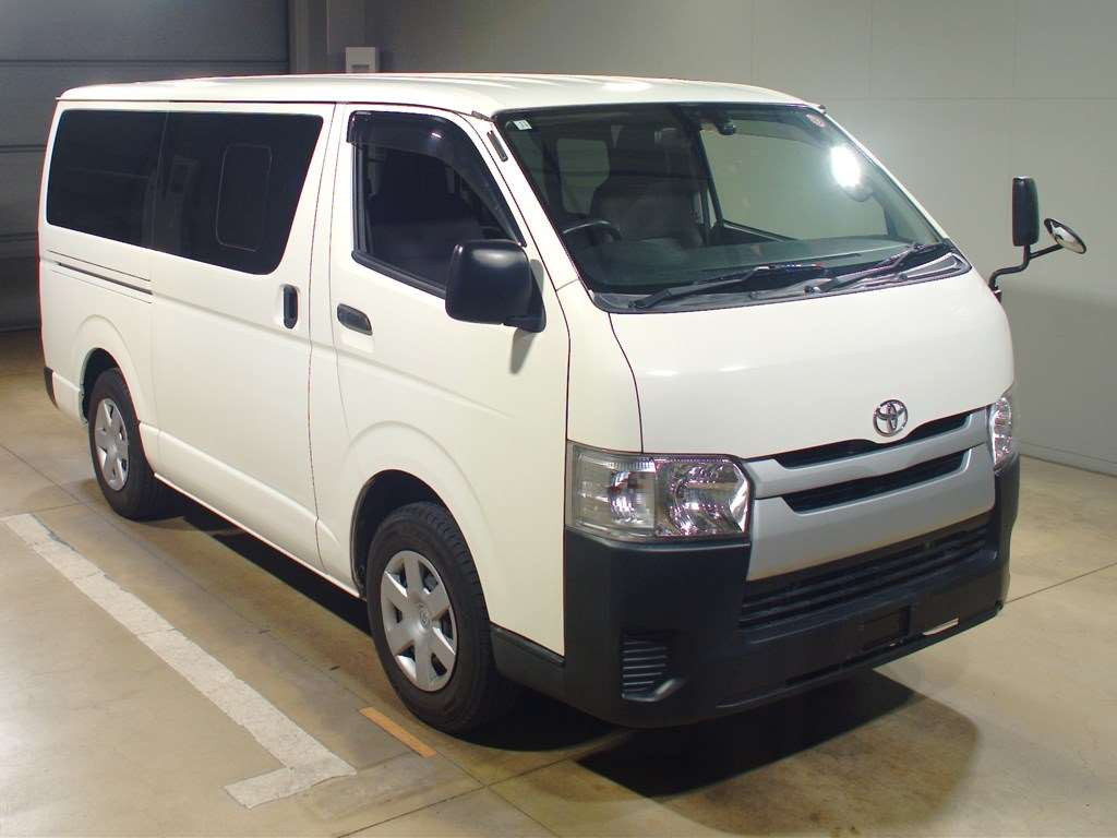 2017 Toyota Regiusace Van TRH200V[2]