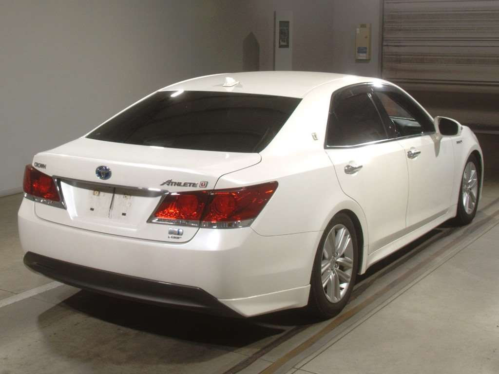 2015 Toyota Crown Hybrid AWS211[1]