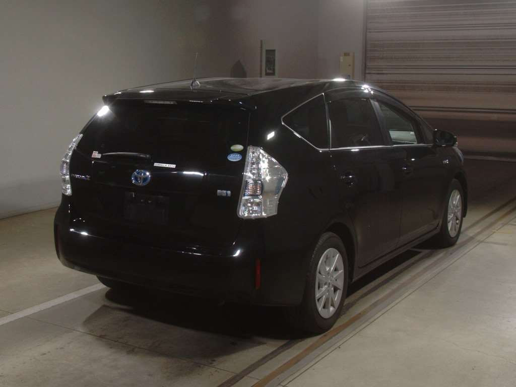 2012 Toyota Prius alpha ZVW40W[1]