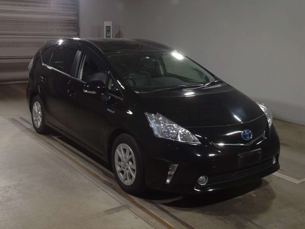 2012 Toyota Prius alpha ZVW40W[2]