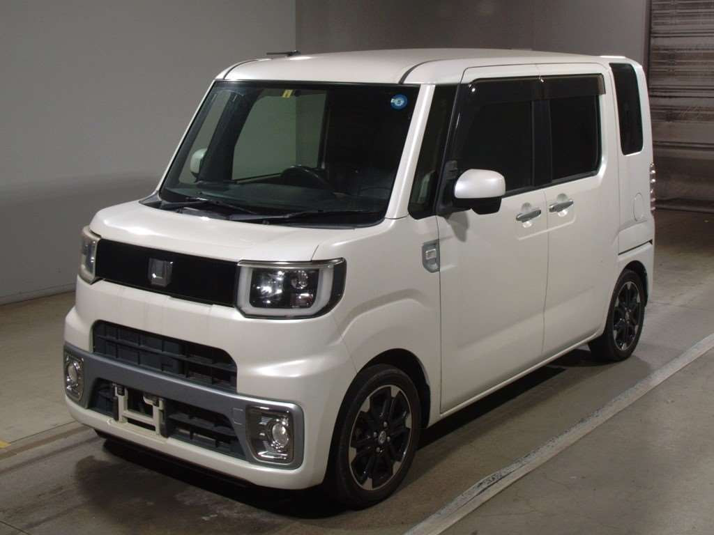 2015 Toyota Pixis Mega LA700A[0]