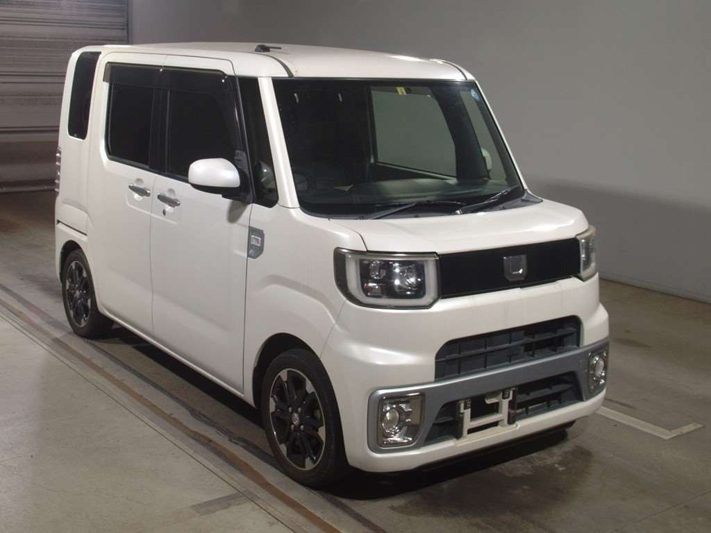 2015 Toyota Pixis Mega LA700A[2]