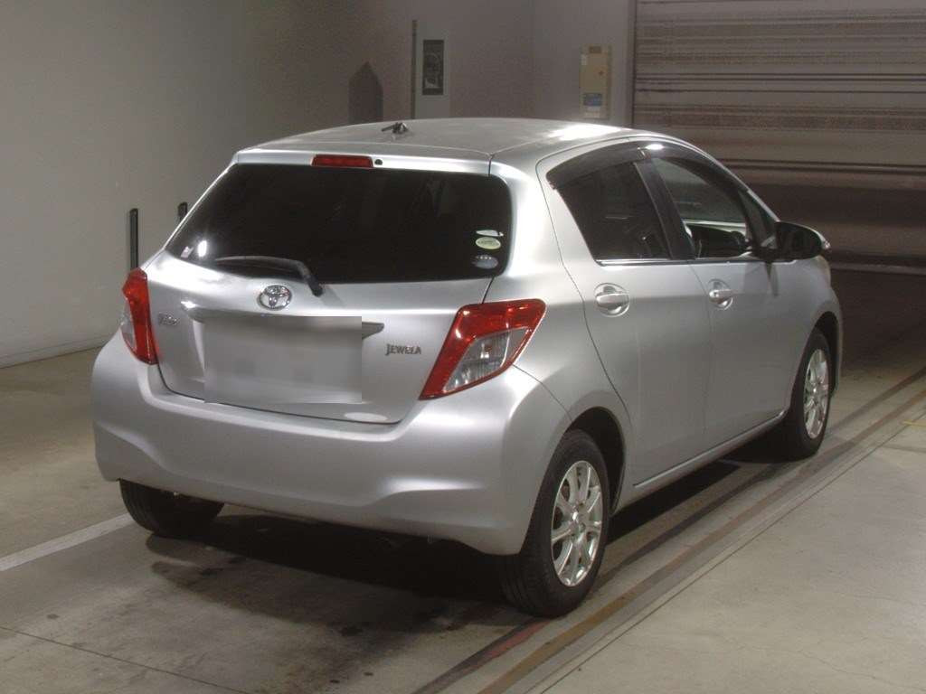 2012 Toyota Vitz NSP130[1]