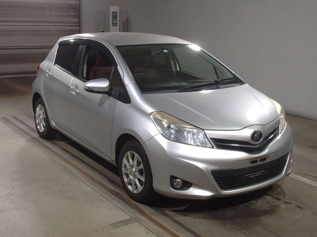 2012 Toyota Vitz NSP130[2]