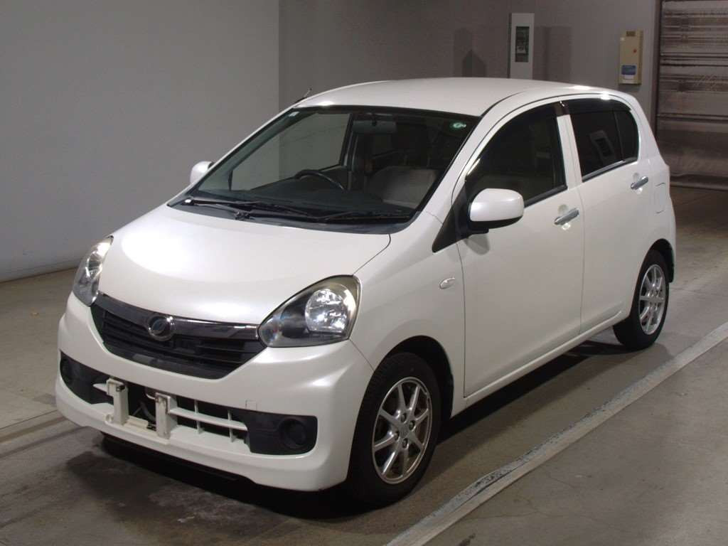 2015 Daihatsu Mira es LA300S[0]