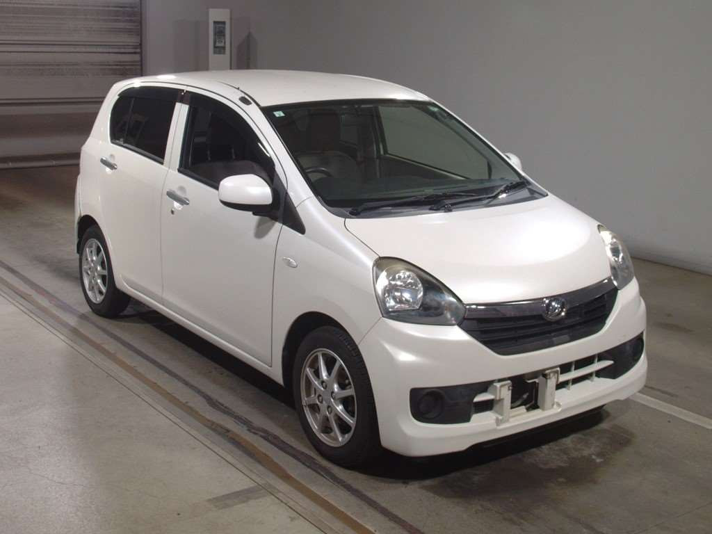 2015 Daihatsu Mira es LA300S[2]