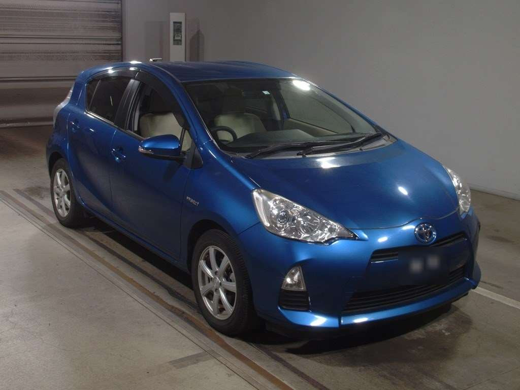 2014 Toyota Aqua NHP10[2]