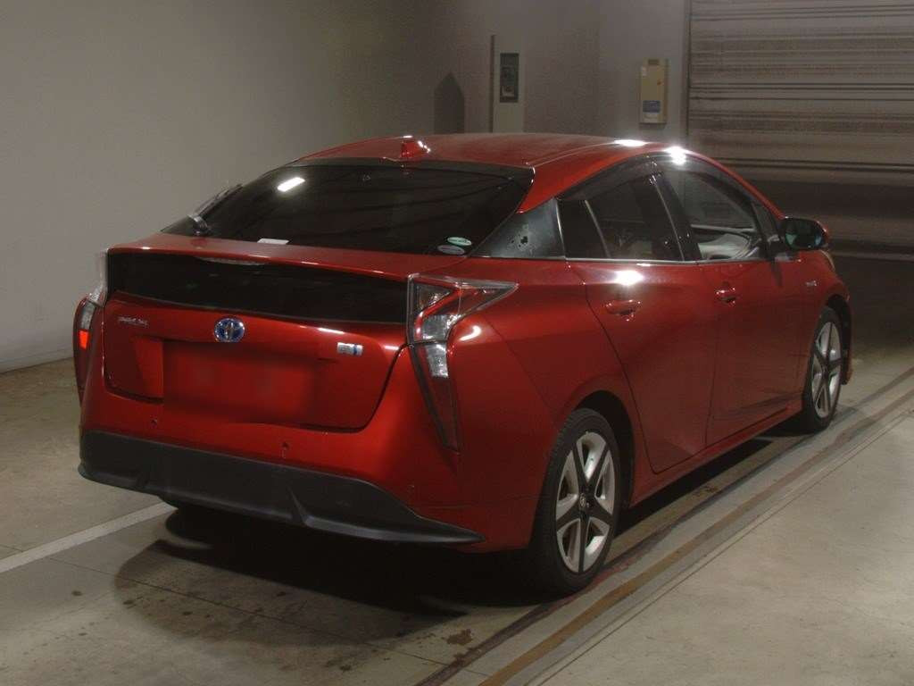 2016 Toyota Prius ZVW51[1]