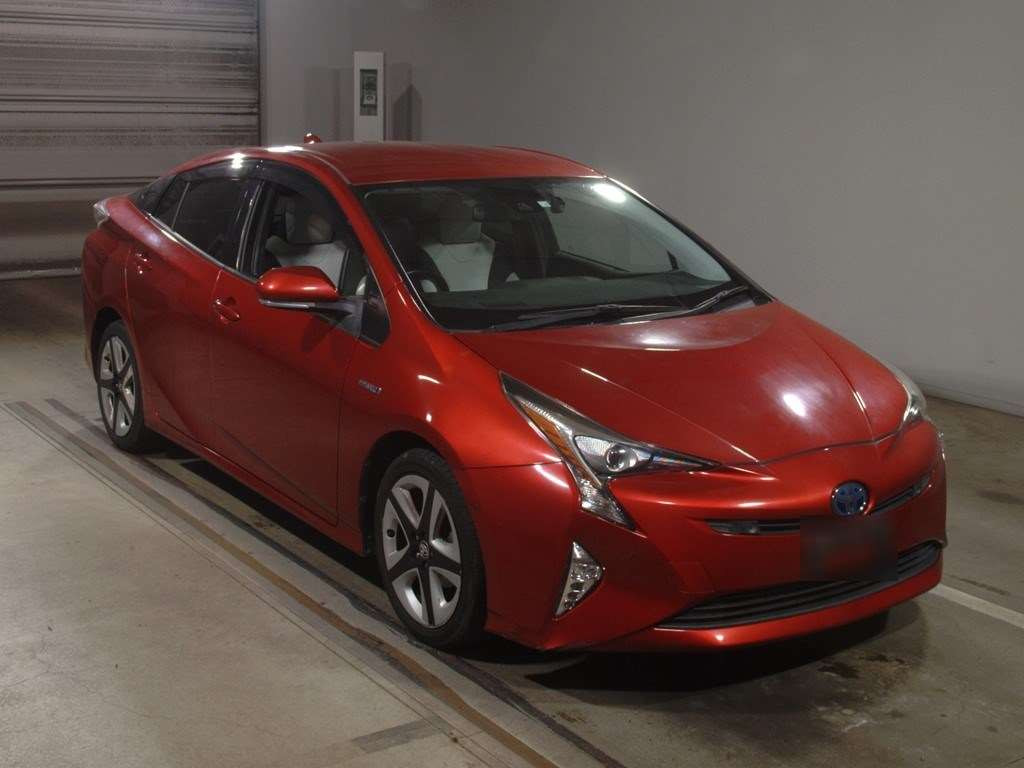 2016 Toyota Prius ZVW51[2]