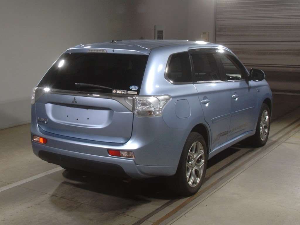 2013 Mitsubishi Outlander PHEV GG2W[1]