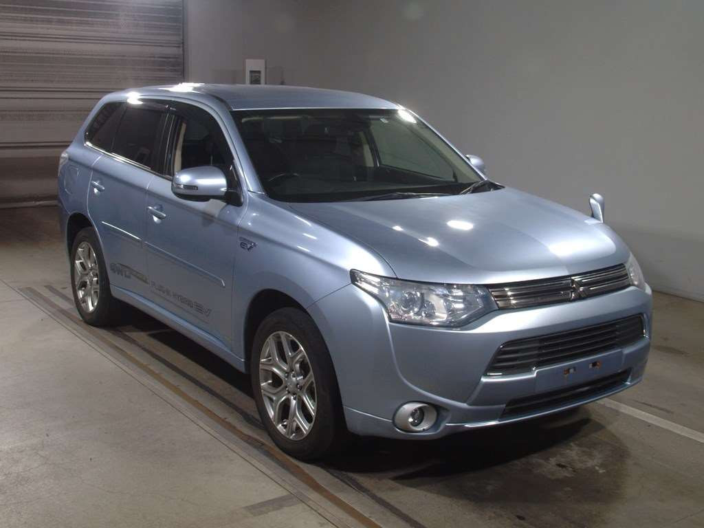 2013 Mitsubishi Outlander PHEV GG2W[2]