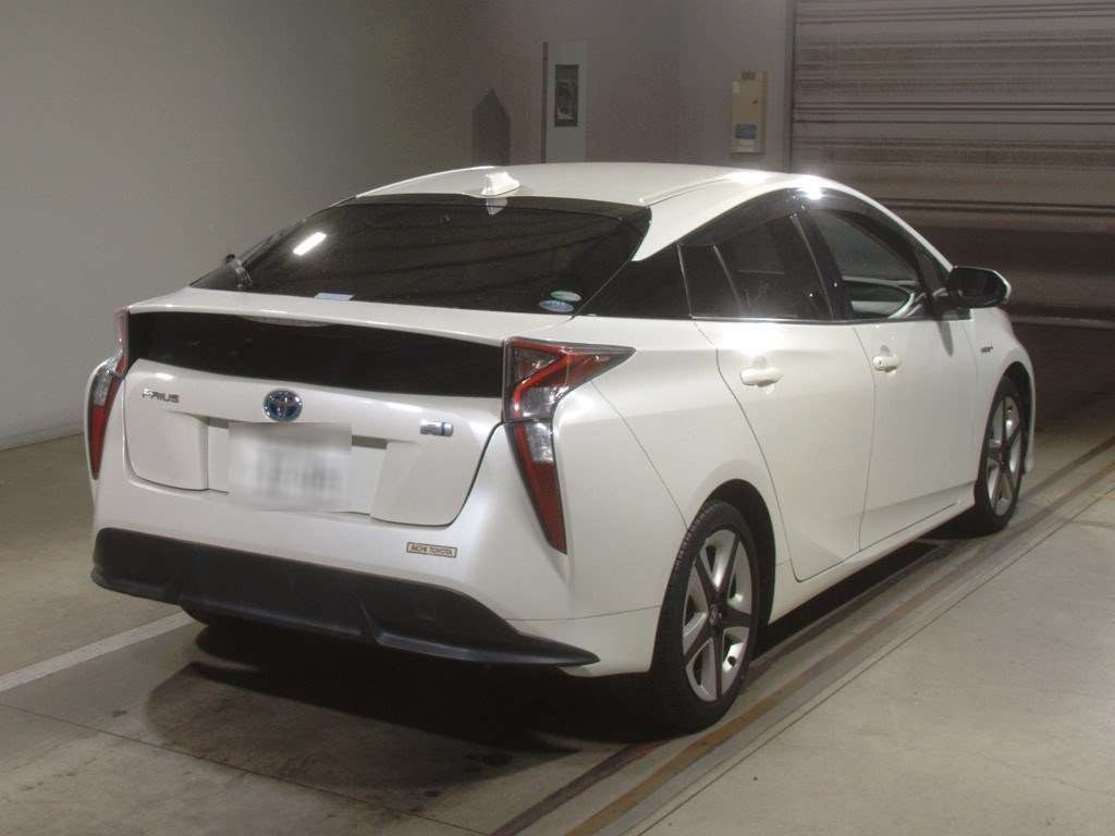 2016 Toyota Prius ZVW50[1]