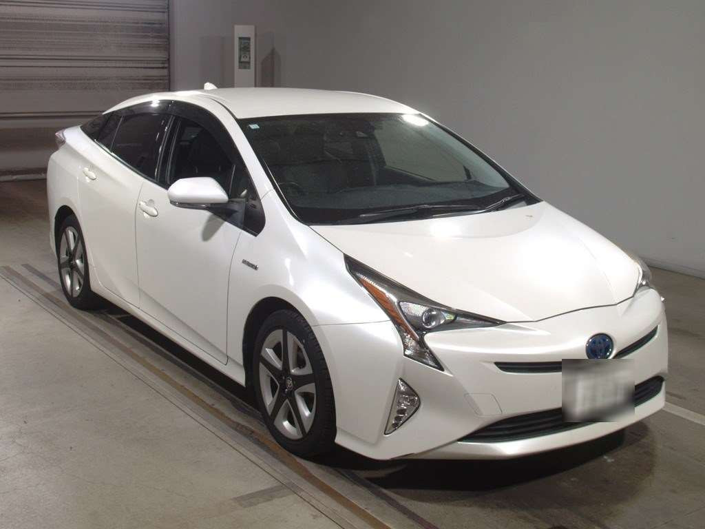 2016 Toyota Prius ZVW50[2]