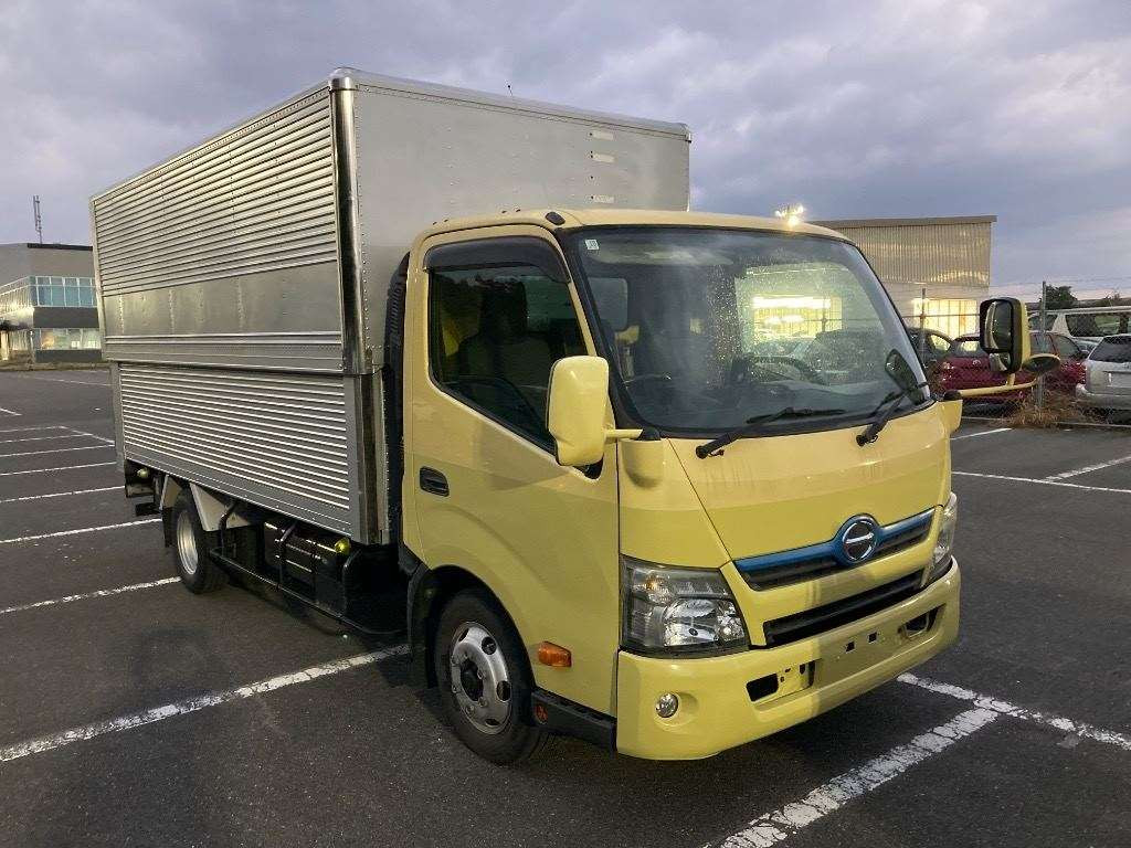 2011 Hino Dutro Hybrid XKU710M[2]