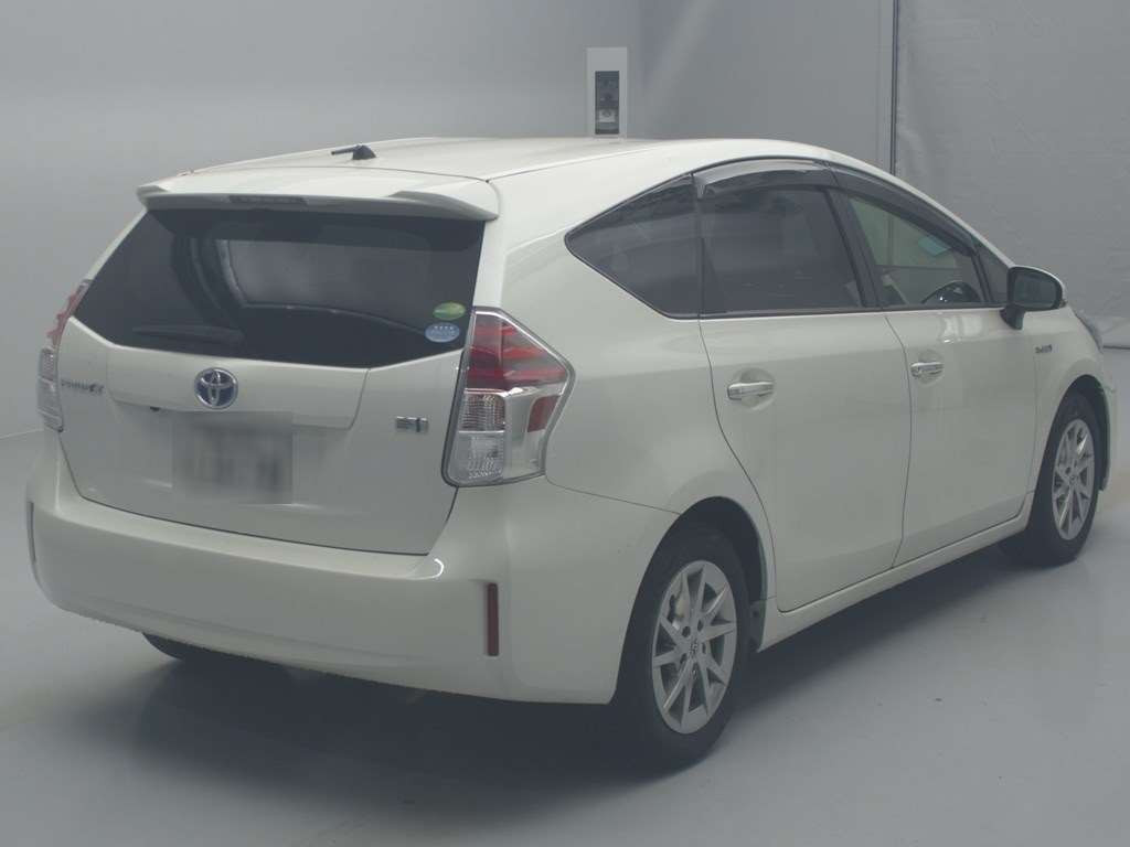 2019 Toyota Prius alpha ZVW41W[1]