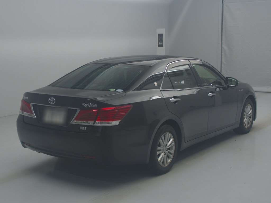 2013 Toyota Crown Hybrid AWS210[1]