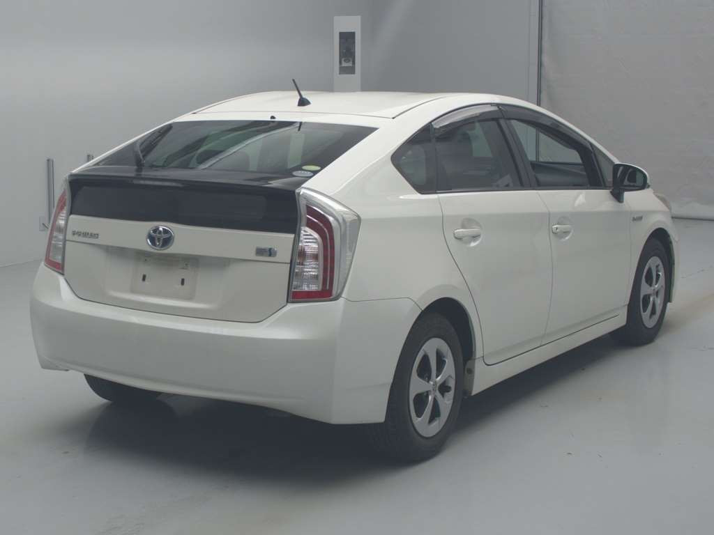 2013 Toyota Prius ZVW30[1]