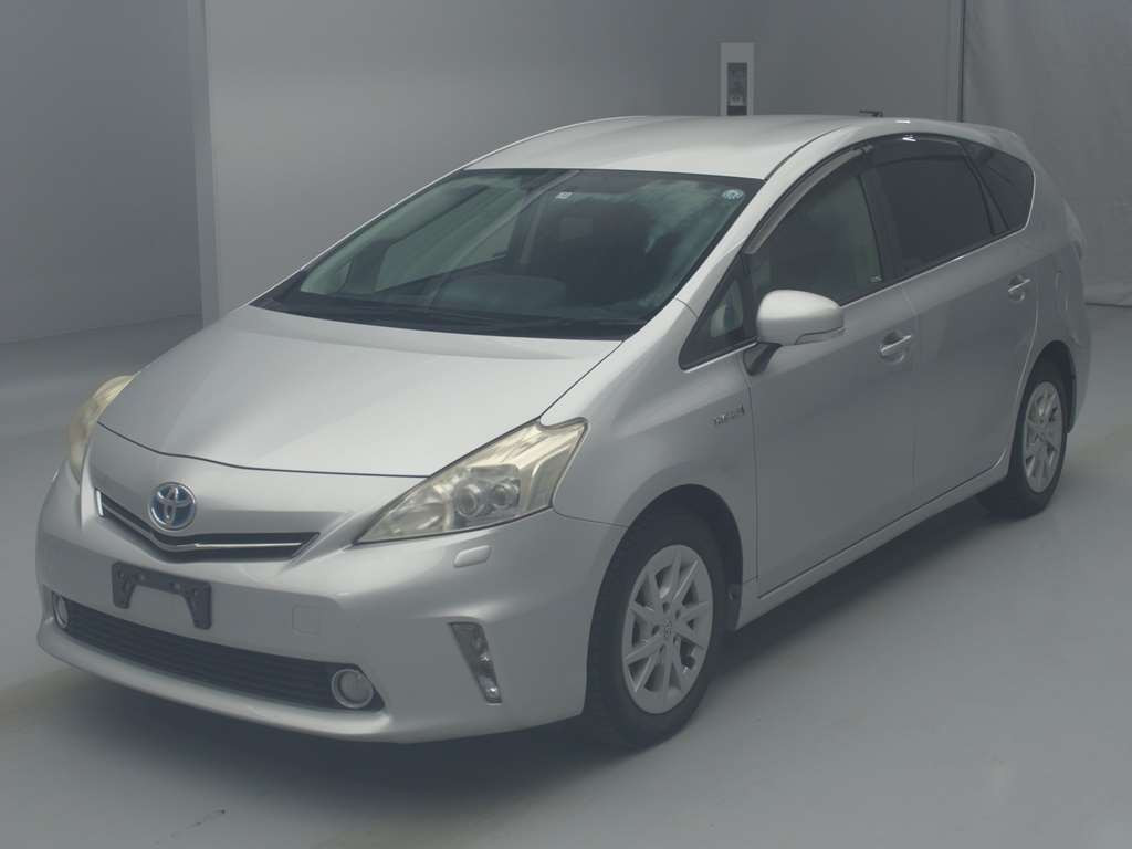 2011 Toyota Prius alpha ZVW41W[0]