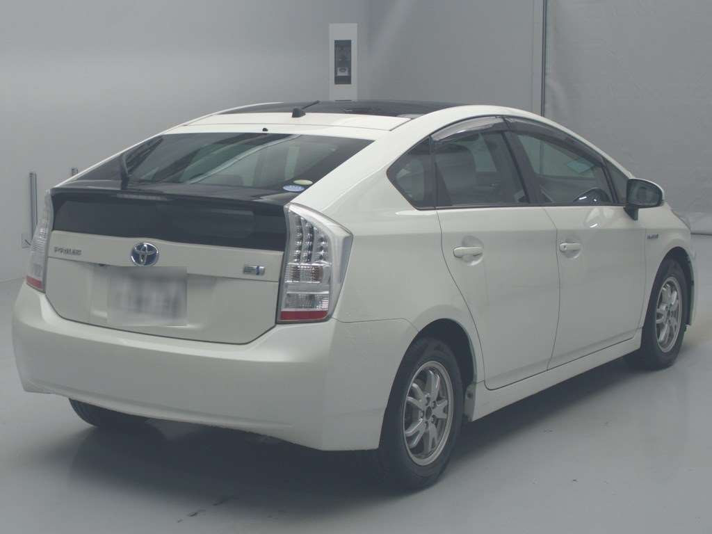 2010 Toyota Prius ZVW30[1]