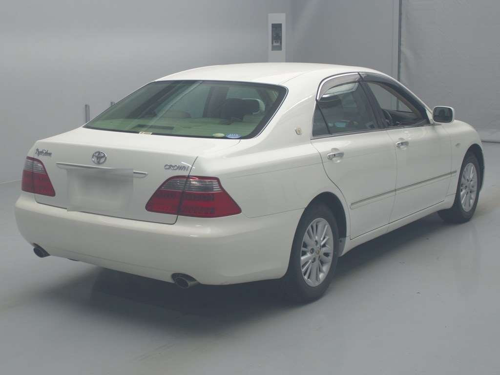 2005 Toyota Crown GRS180[1]