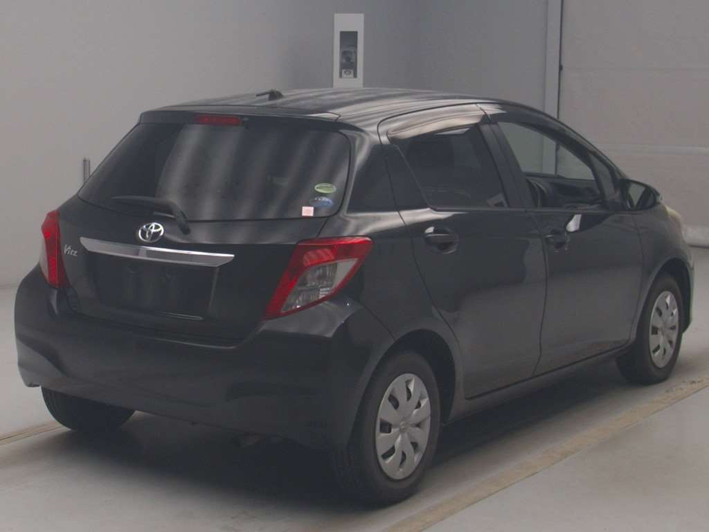 2013 Toyota Vitz NSP130[1]