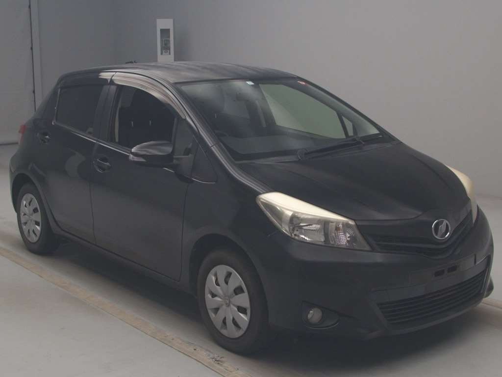 2013 Toyota Vitz NSP130[2]