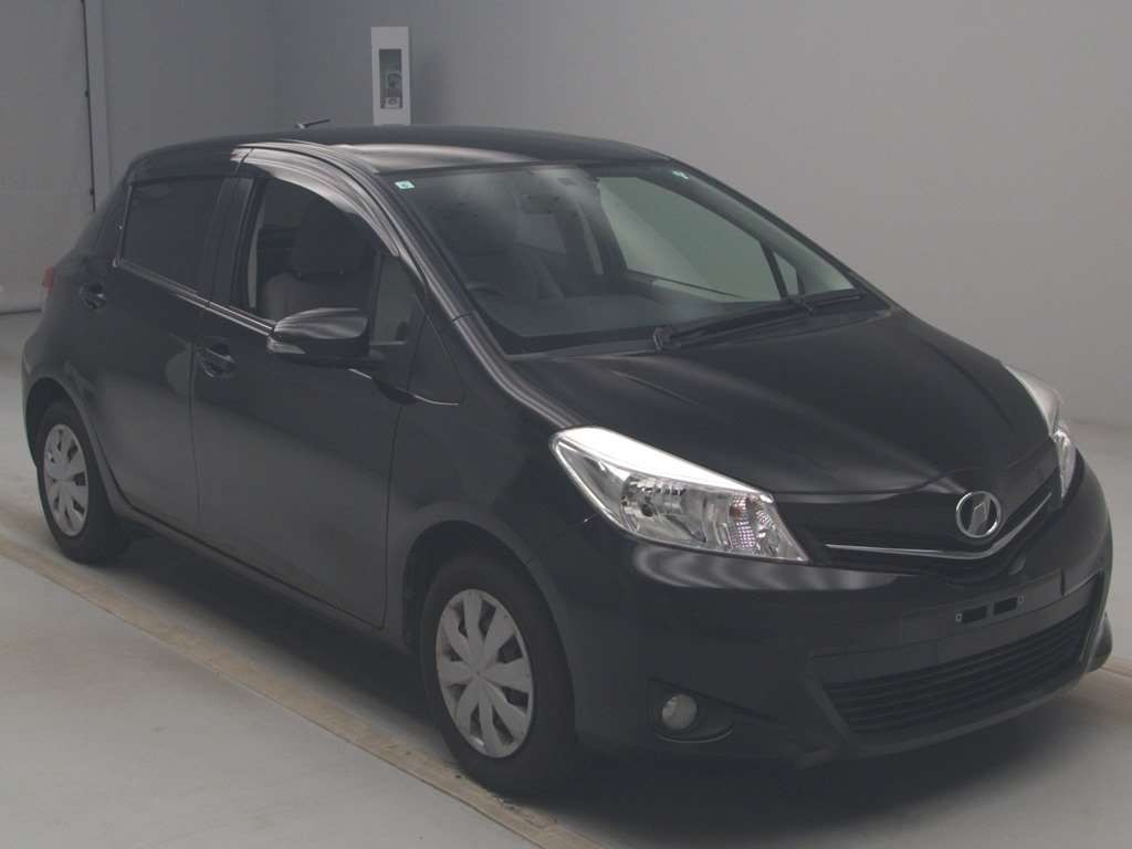 2011 Toyota Vitz NSP130[2]