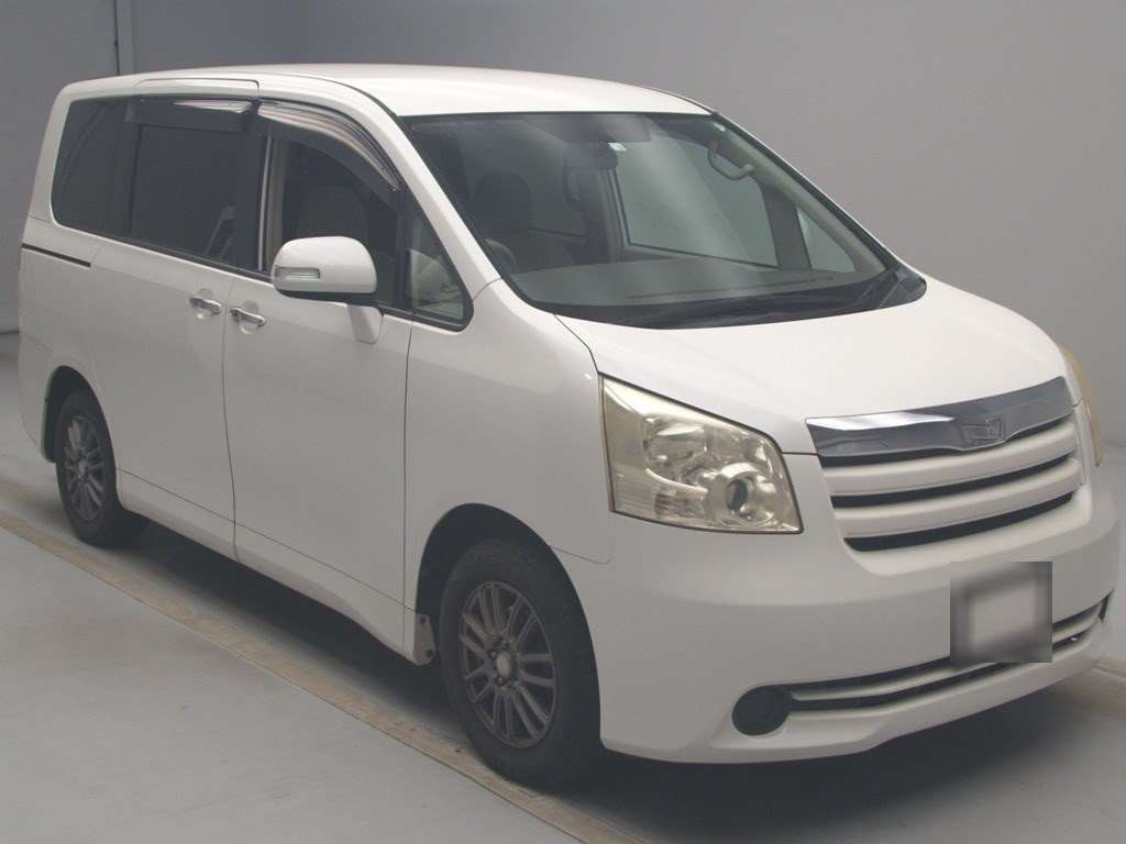 2010 Toyota Noah ZRR70G[2]