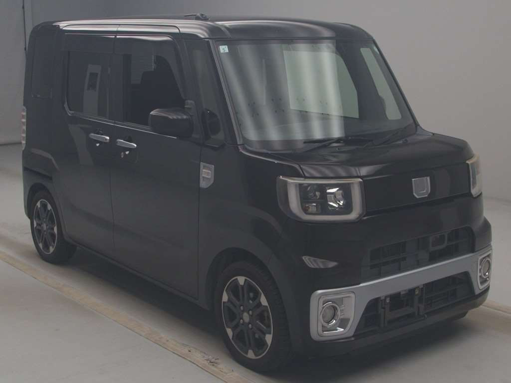 2015 Daihatsu Wake LA700S[2]