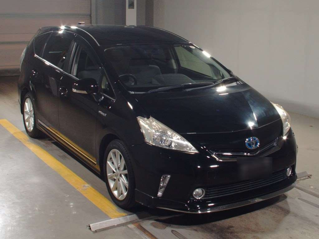 2012 Toyota Prius alpha ZVW41W[2]