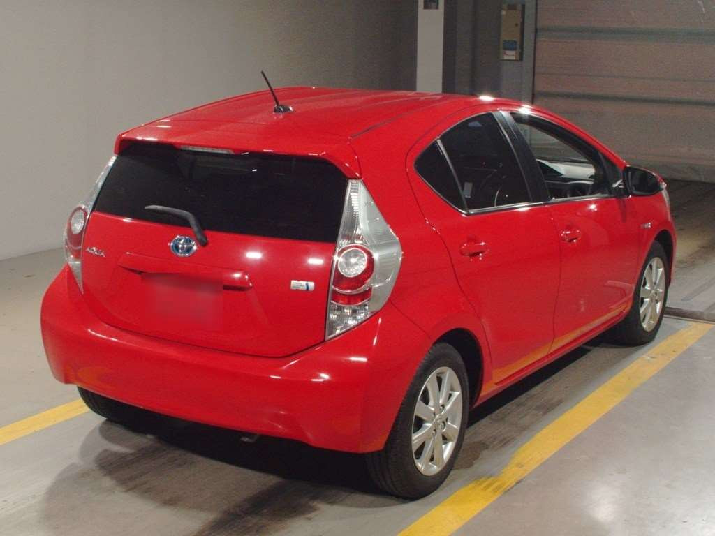 2014 Toyota Aqua NHP10[1]