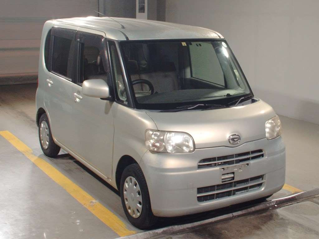 2010 Daihatsu Tanto L375S[2]