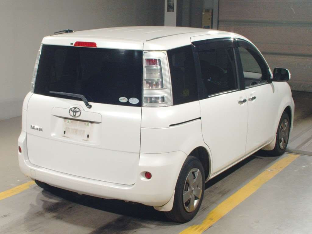 2011 Toyota Sienta NCP81G[1]