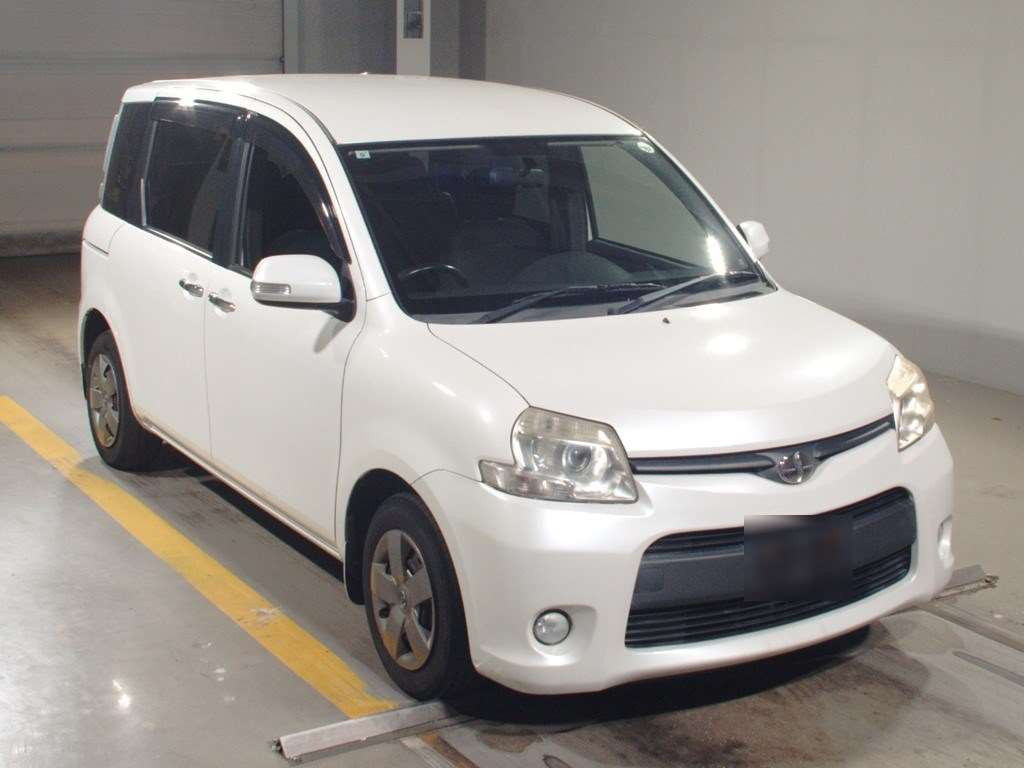 2011 Toyota Sienta NCP81G[2]