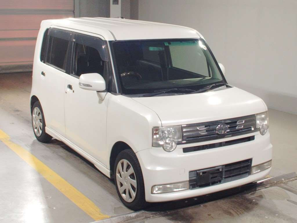 2012 Toyota Pixis Space L575A[2]