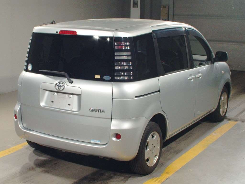 2004 Toyota Sienta NCP81G[1]