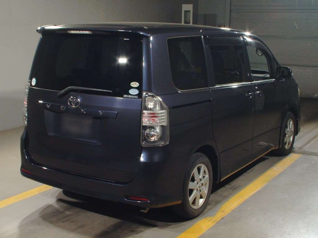 2010 Toyota Voxy ZRR70W[1]