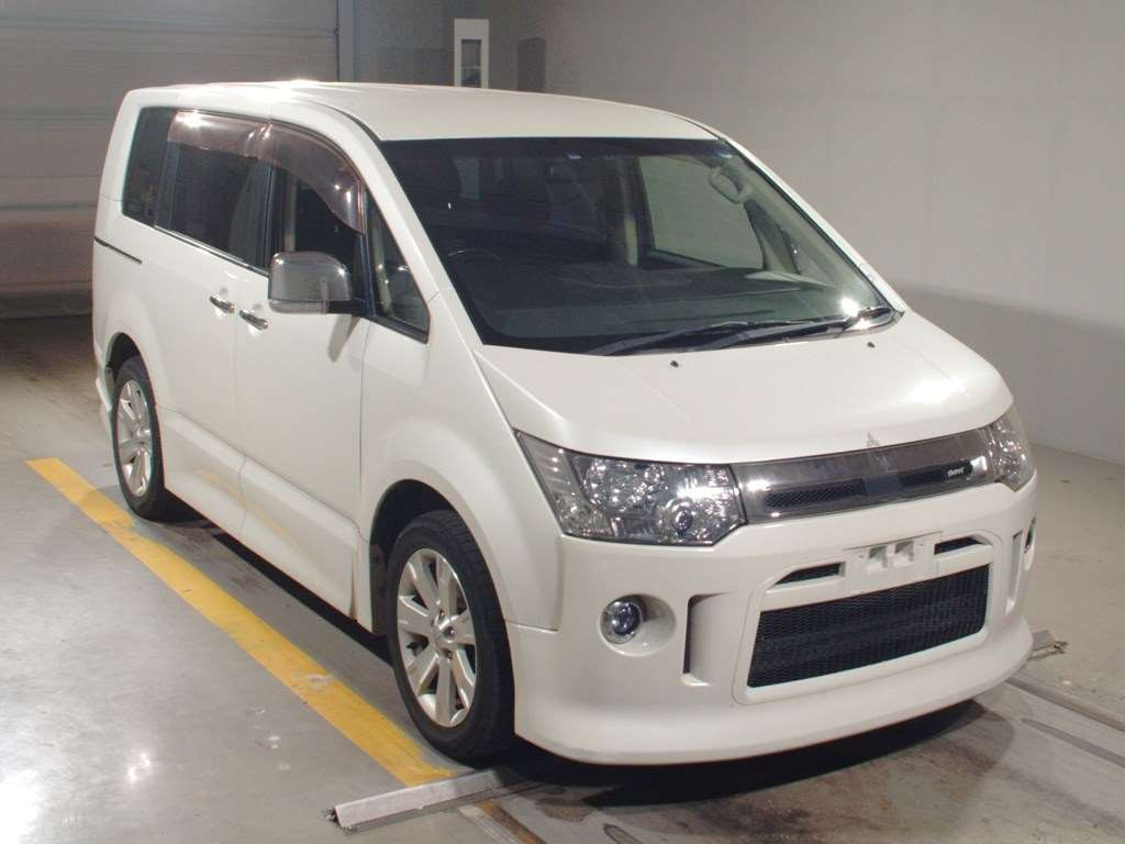 2011 Mitsubishi Delica D5 CV4W[2]