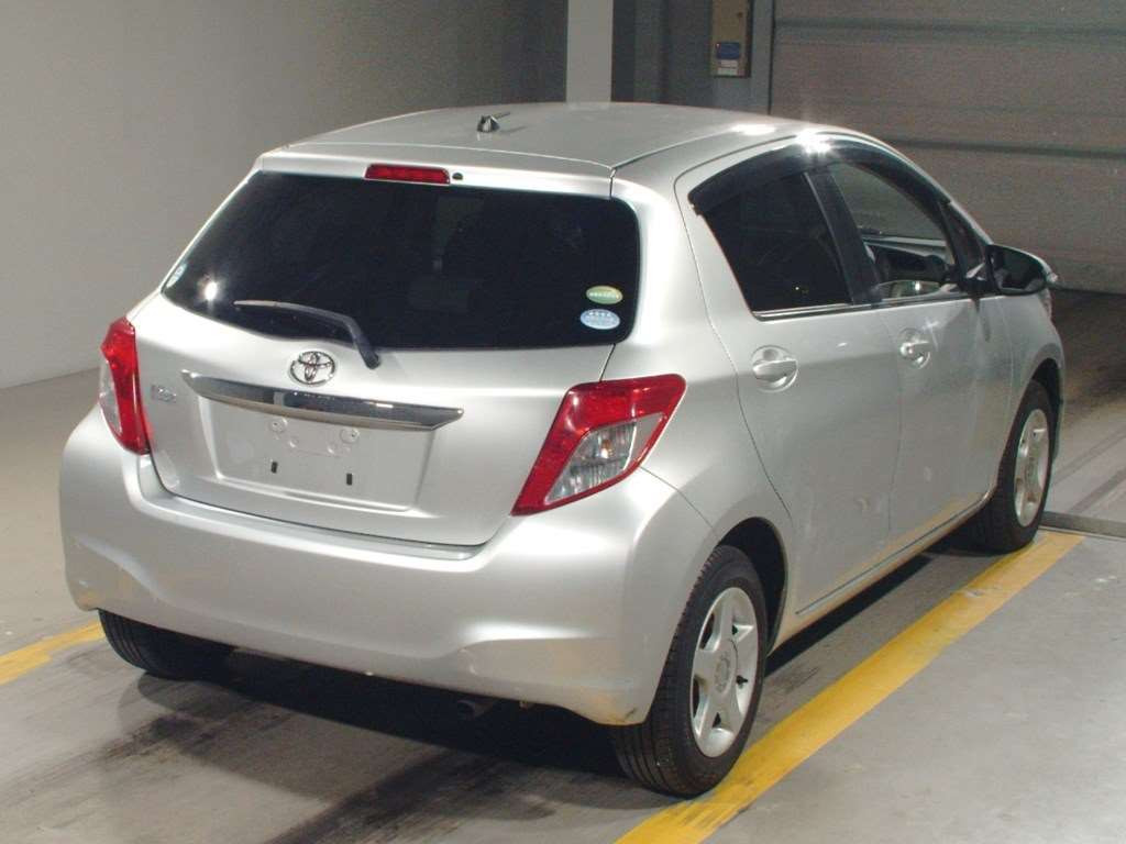 2013 Toyota Vitz NSP130[1]