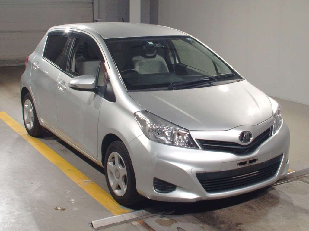 2013 Toyota Vitz NSP130[2]