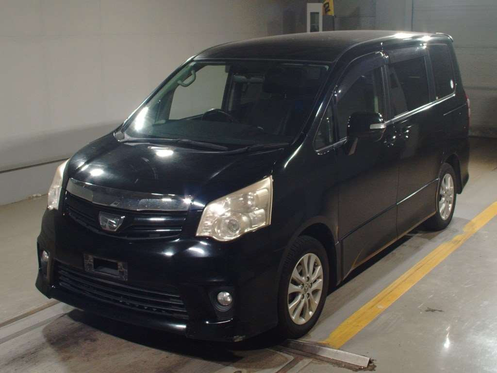 2010 Toyota Noah ZRR70W[0]