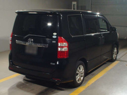 2010 Toyota Noah