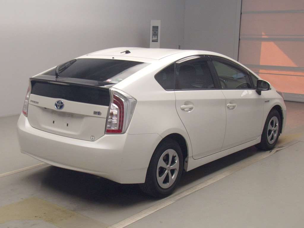 2015 Toyota Prius ZVW30[1]