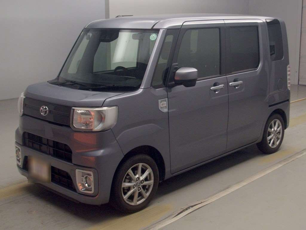 2020 Toyota Pixis Mega LA700A[0]