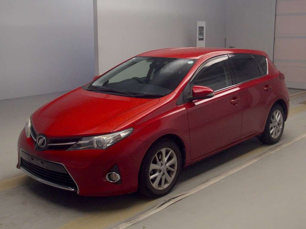 2014 Toyota Auris NZE181H[0]