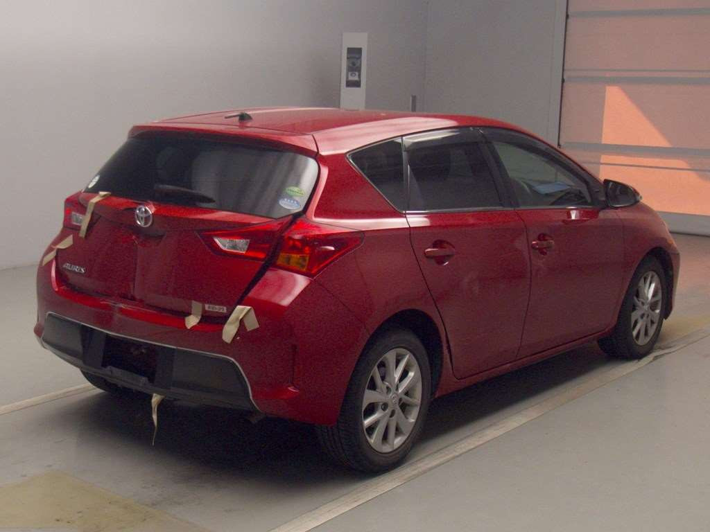 2014 Toyota Auris NZE181H[1]