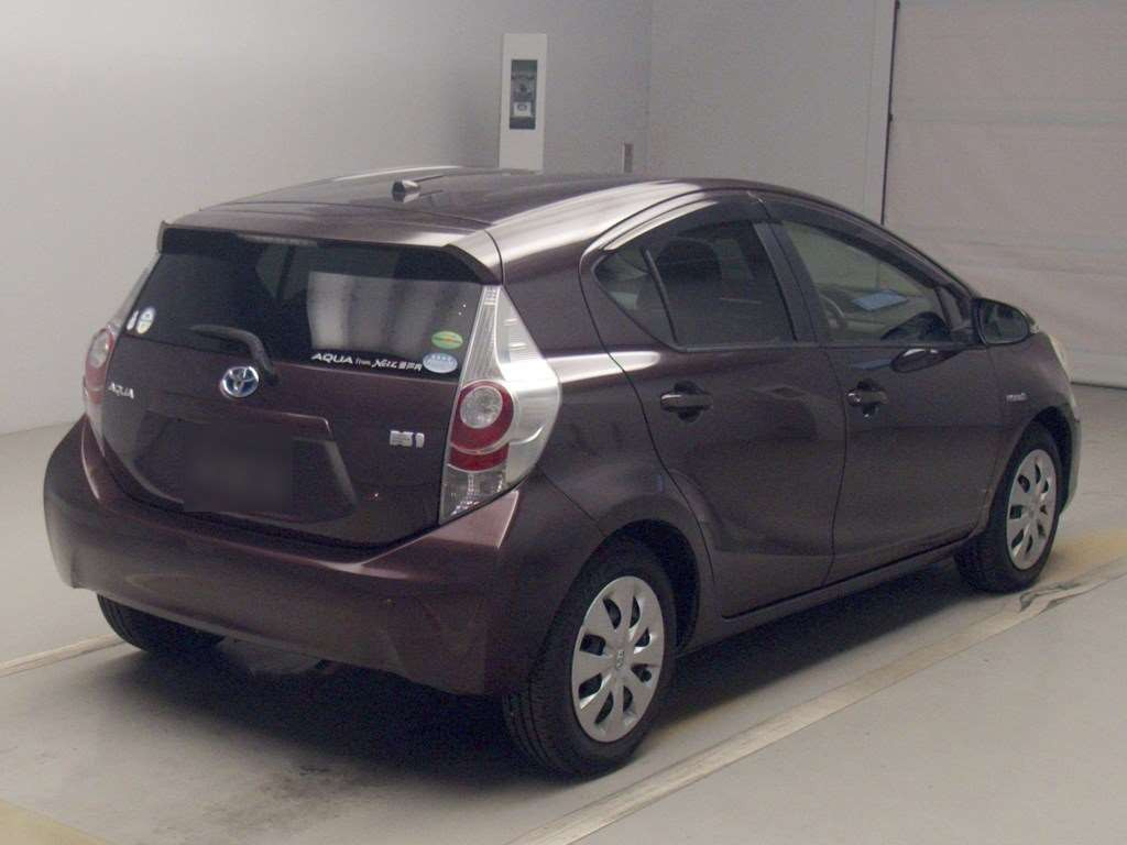 2014 Toyota Aqua NHP10[1]