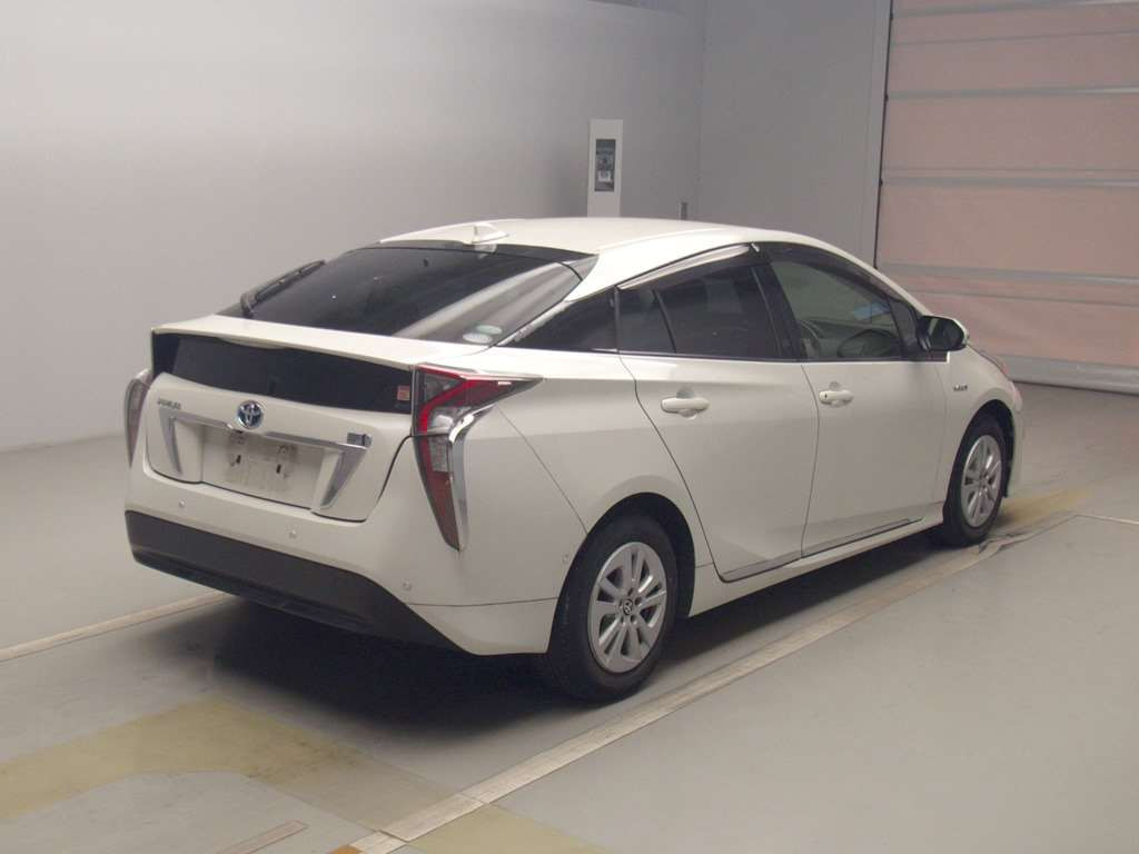 2017 Toyota Prius ZVW50[1]