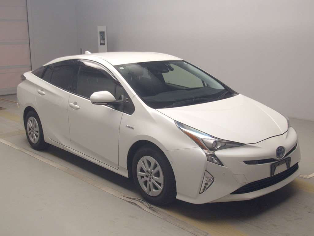 2018 Toyota Prius ZVW50[2]