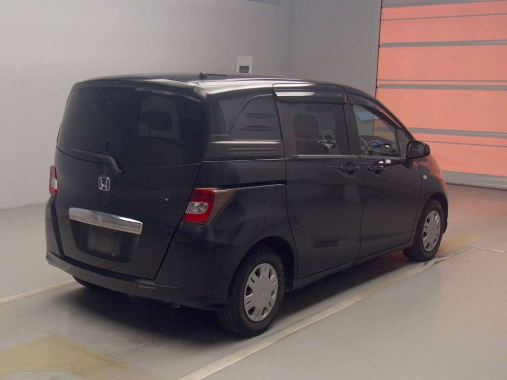 2010 Honda Freed Spike GB3[1]